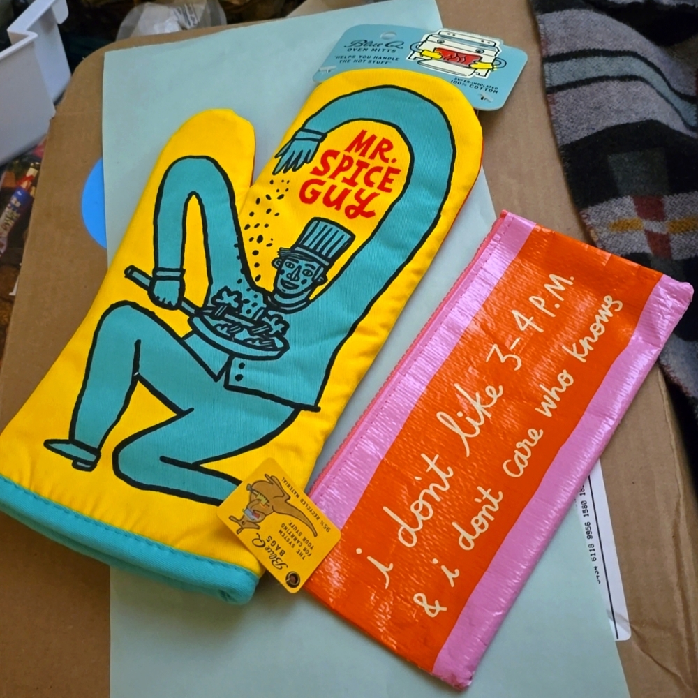 Blue Q gifts - Mr Spice Guy Oven Mitt + zip Pencil case "I dont like 3-4 pm "